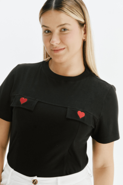 T-SHIRT DE AMAMENTAÇÃO BORDADA LOVE